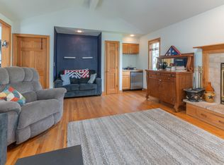 197 W Geneva St, Williams Bay, WI 53191