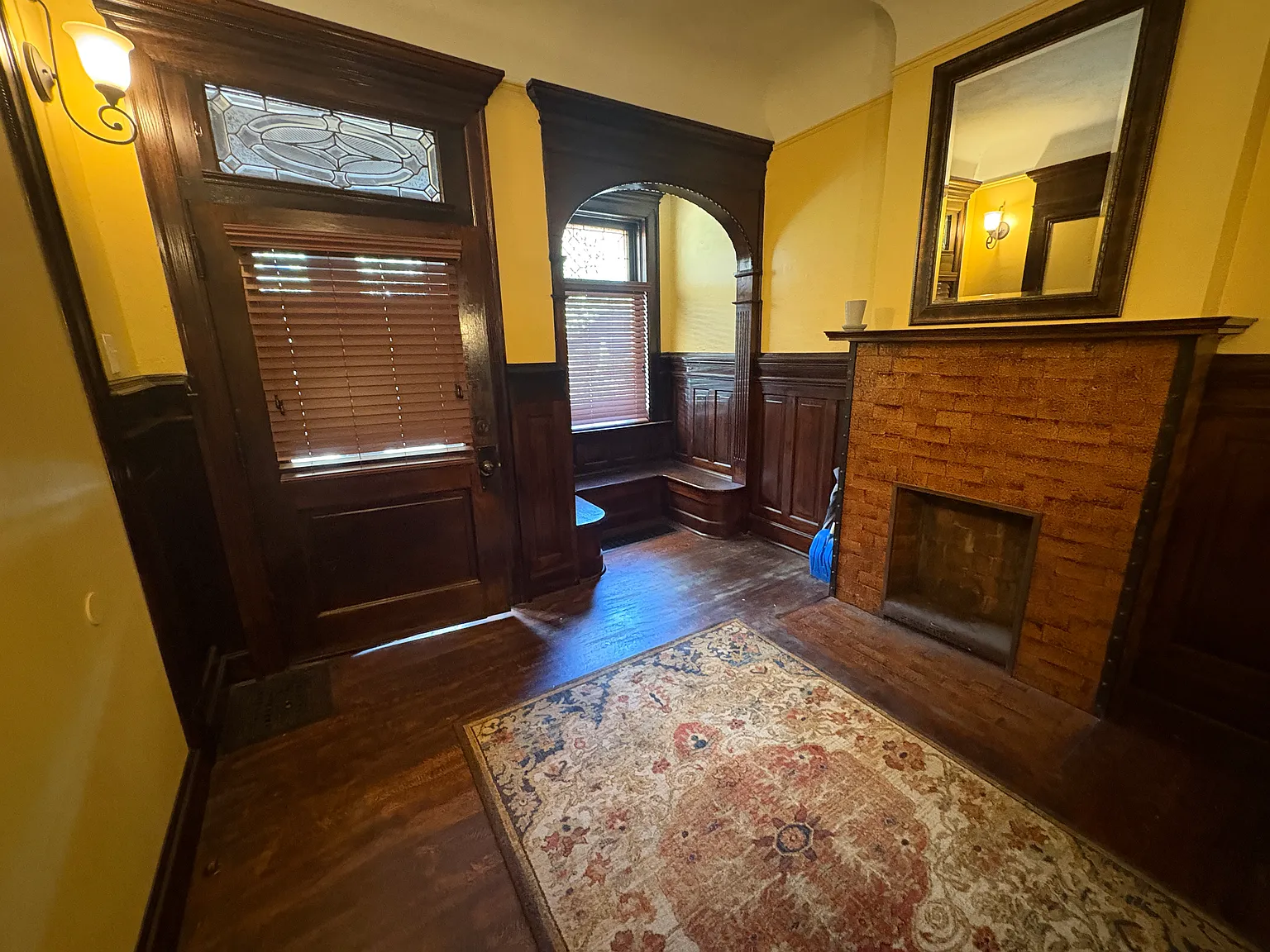 1 bed, 900 sqft, $1,200 — Photo 3