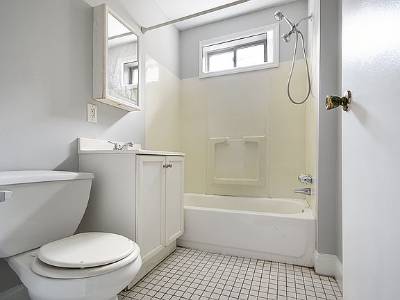 5th image of 2411 W Darby Rd Floor 2
