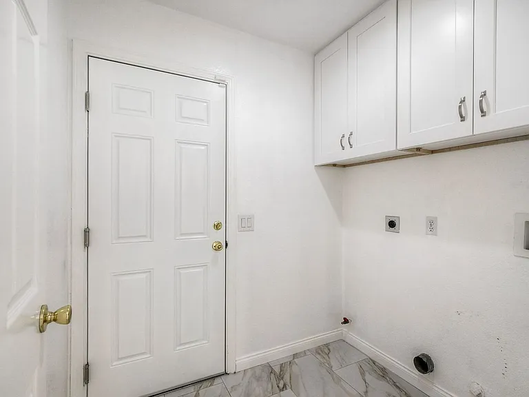 5030 Caspian Dr — Photo 9