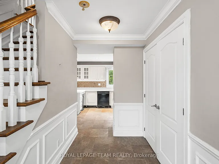 3162 Woodroffe Ave — Photo 8