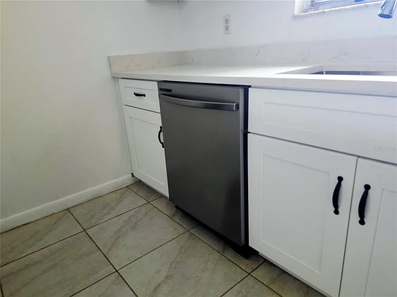 5th image of 4008 Bianca St