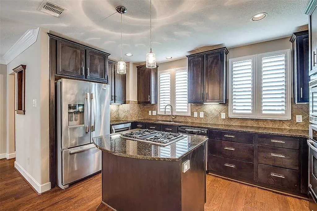 3 bed, 3.5 bath, 2108 sqft, $3,100 — Photo 2