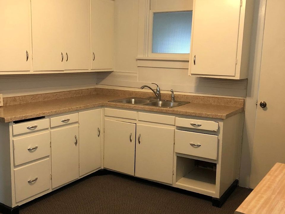 2nd image of 306 S 10th St