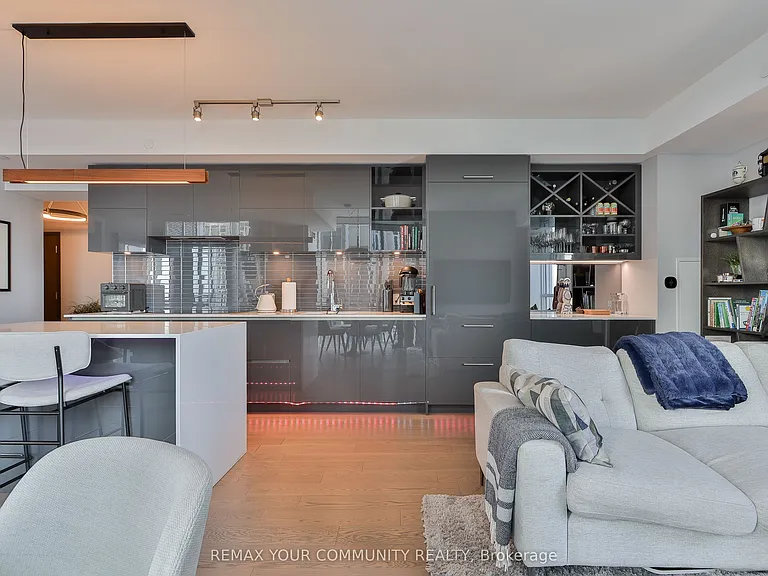 1 Yorkville Ave #4301 — Photo 8