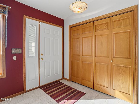 4th image of 412 Crestwood Ct SE