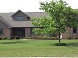1061 Copperfield Ln, Tipp City, OH 45371