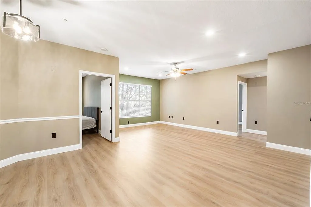 3 bed, 2.0 bath, 1279 sqft, $2,300 — Photo 3