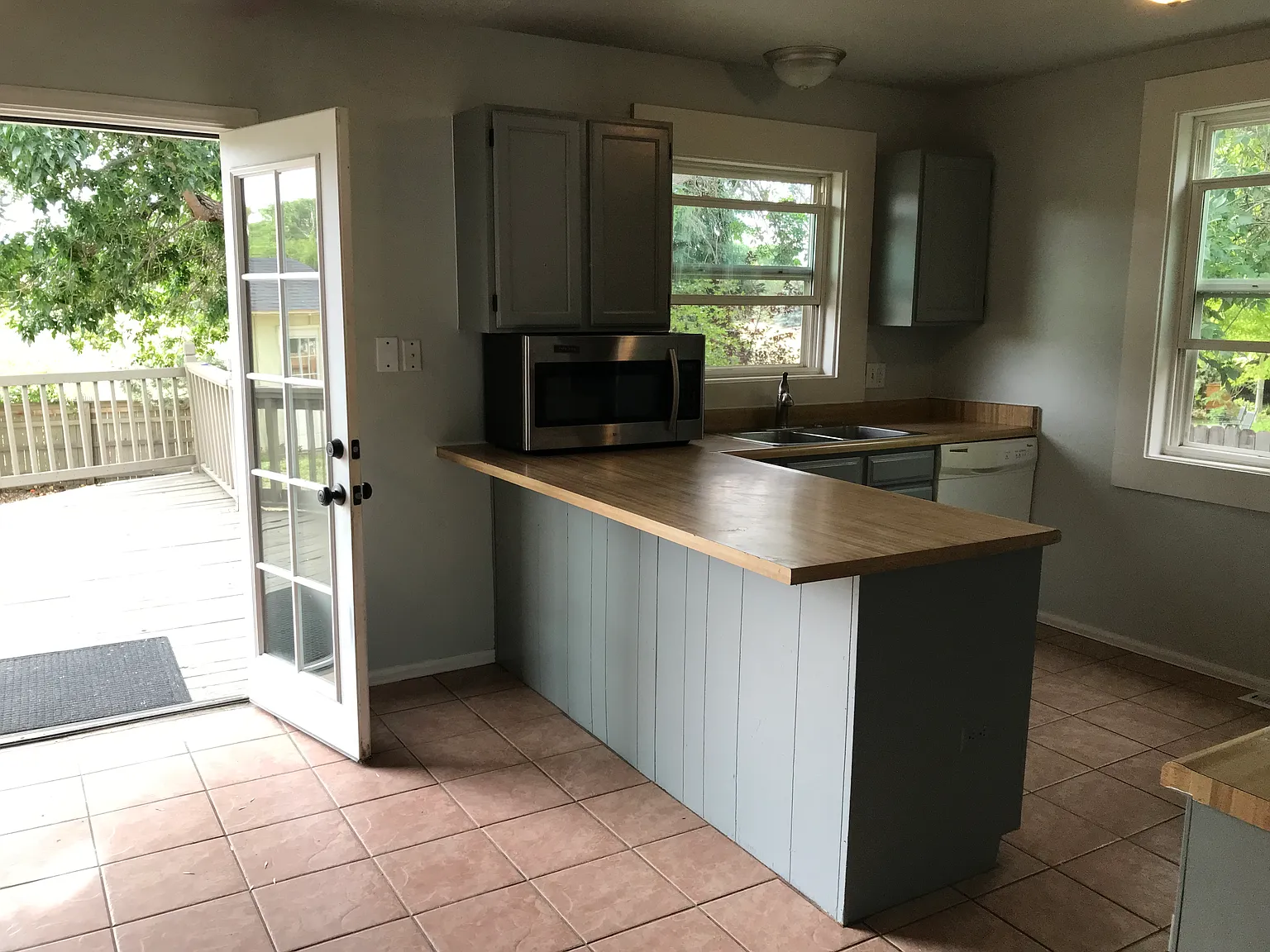 2224 Sunrise Dr — Photo 2