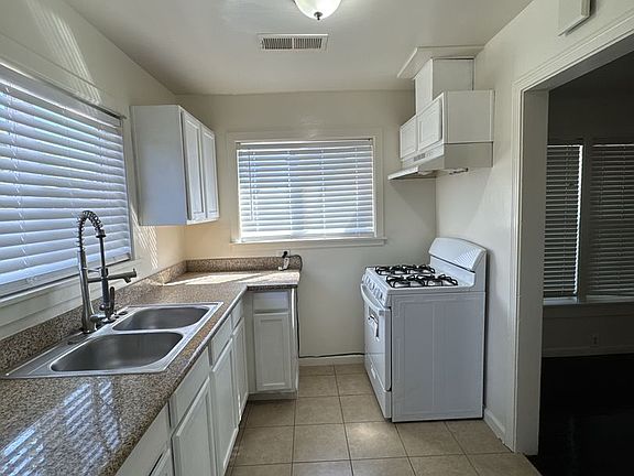 4th image of 1006 N Conyer St