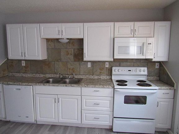 4th image of 6300 E 152nd Ter