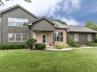 934 Stonehaven Dr, Elgin, IL 60124