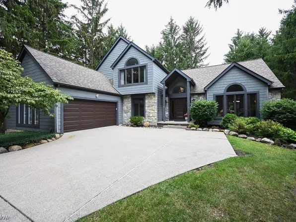 2109 Willow Brook Ln, Hinckley, OH 44233