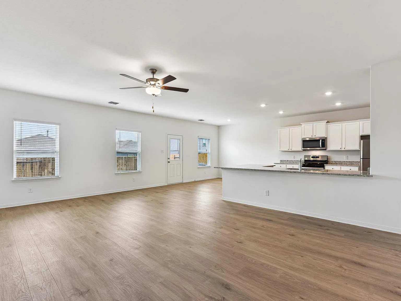 4 bed, 2.5 bath, 2356 sqft, $2,545 — Photo 3