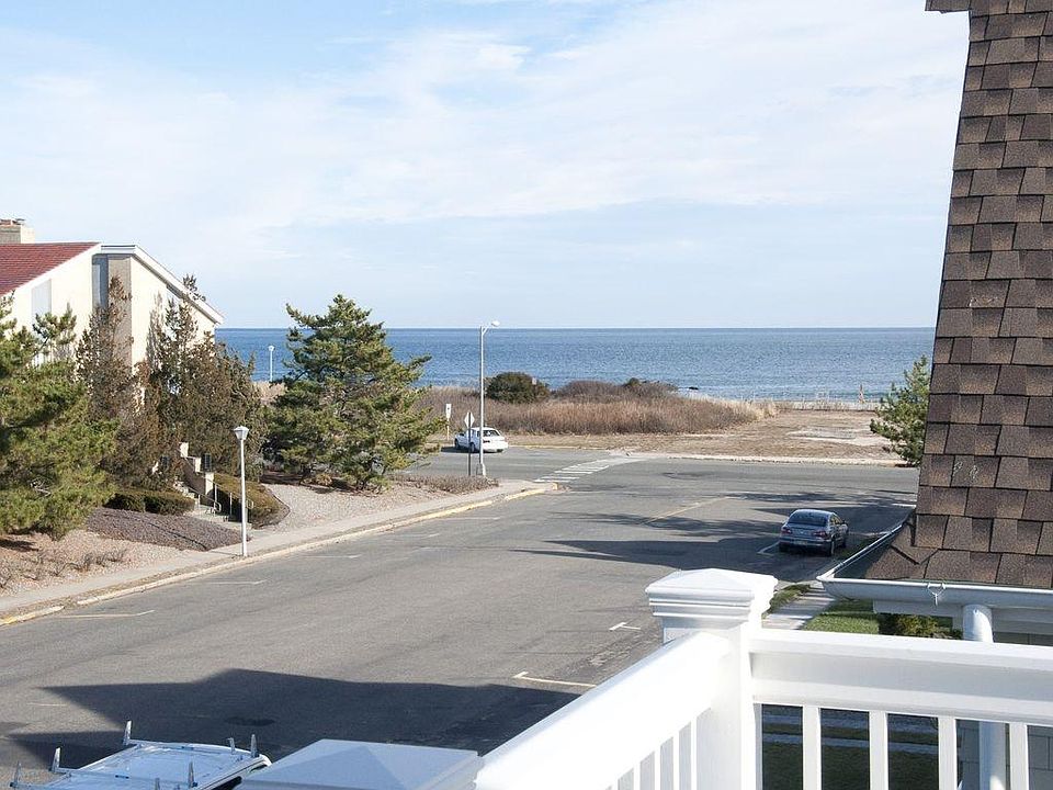 Ocean Views (Front and Back Decks)