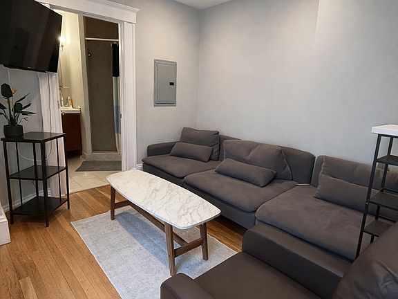 3rd image of 530 E 4th St #1