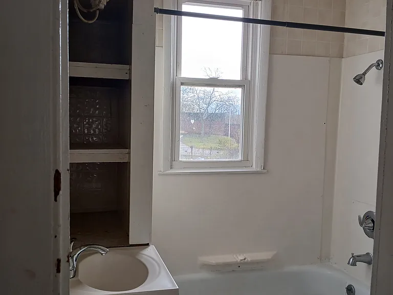 139 N Clinton St #2 — Photo 15
