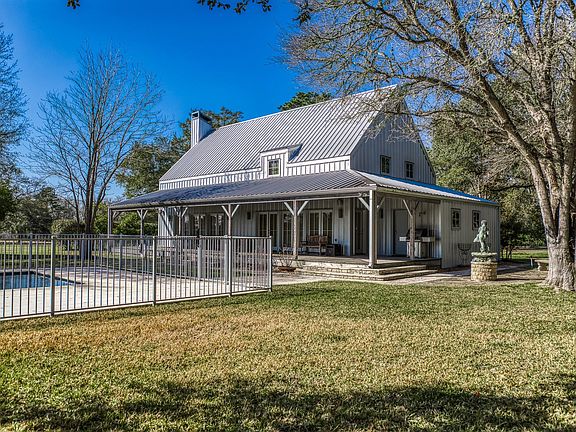 2nd image of 1585 Round Top Rd