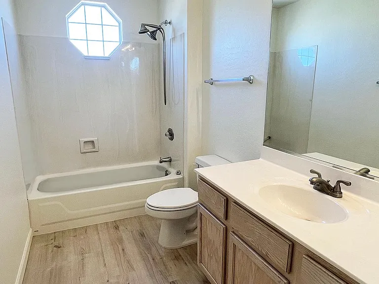 4851 W Oakland St — Photo 13