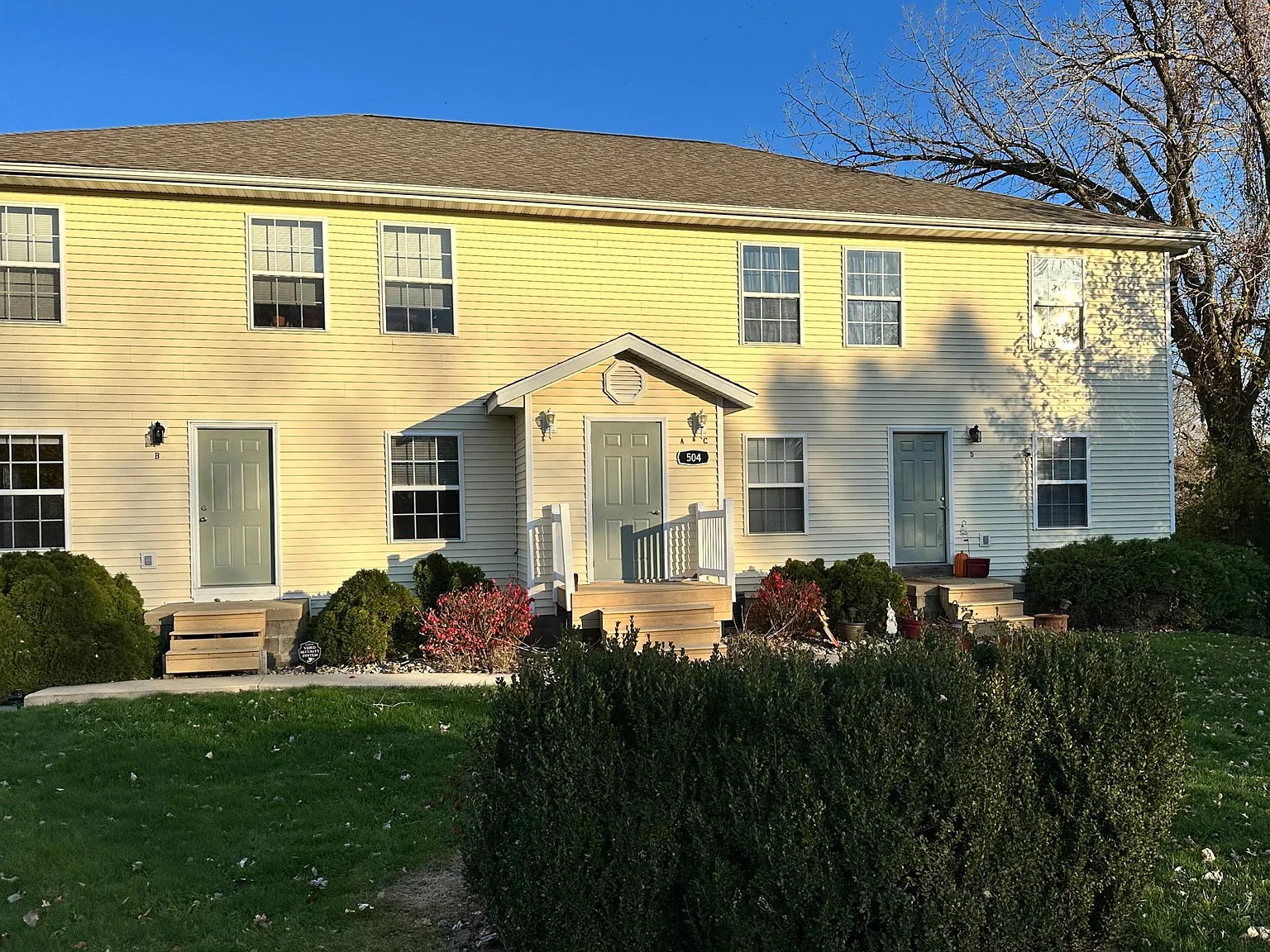 504 Holland Rd — Photo 1