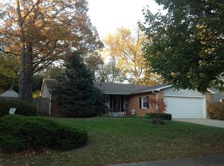 592 Green Oaks Dr, Crystal Lake, IL 60014