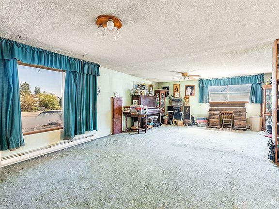 5th image of 103 Tacoma Blvd N