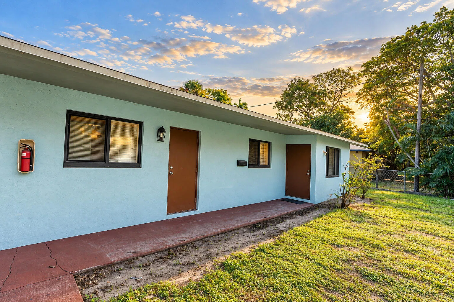 3 bed, 2.0 bath, 1157 sqft, $2,400 — Photo 3