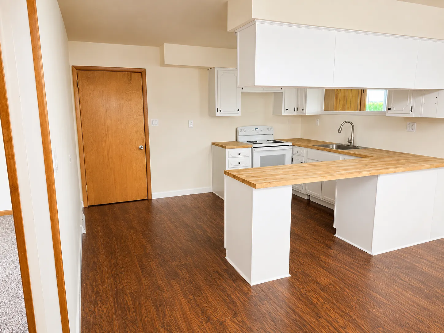 2 bed, 1320 sqft, $2,100 — Photo 3