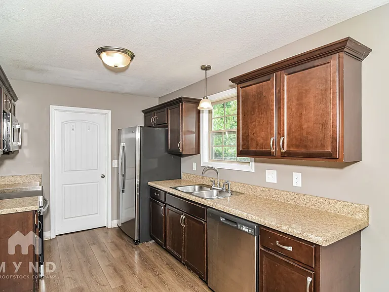 619 Woodhaven Dr — Photo 8
