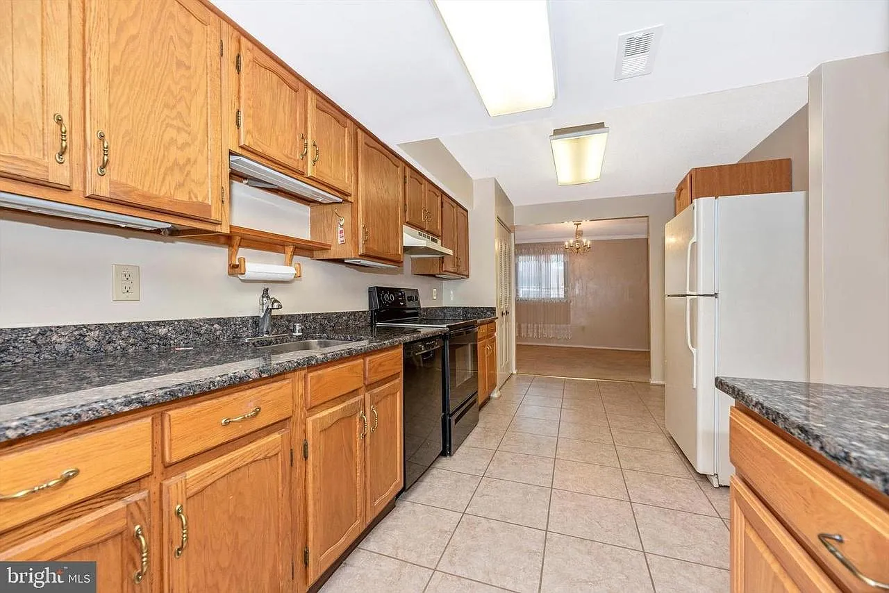 3 bed, 2.5 bath, 1264 sqft, $2,145 — Photo 4