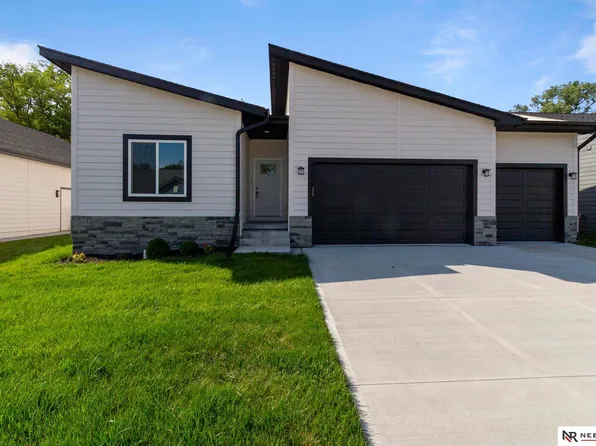 2742 Krejci Blvd, Blair, NE 68008