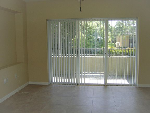 5th image of 402 Belmont Pl