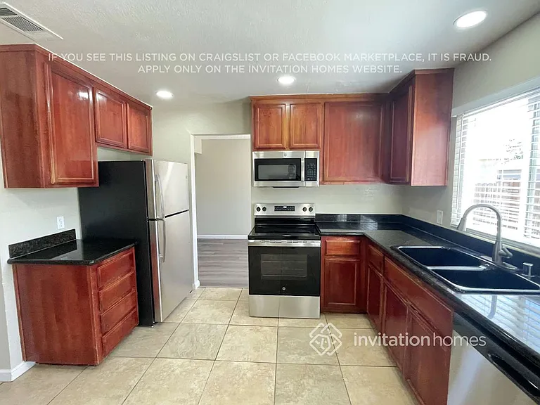 560 E Wigeon Way — Photo 5