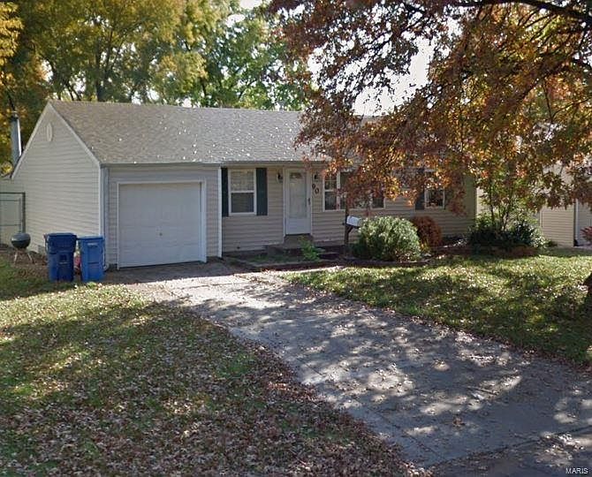 90 Saint Daniel Ln, Florissant, Mo 63031 