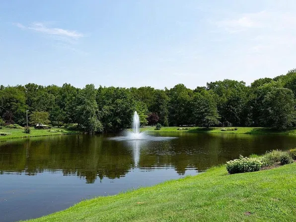 22 Kettlebrook Dr, Mount Laurel, NJ 08054