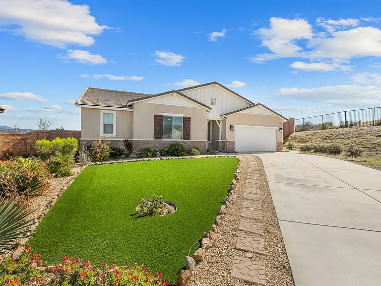 1500 Yucca Ct — Photo 2