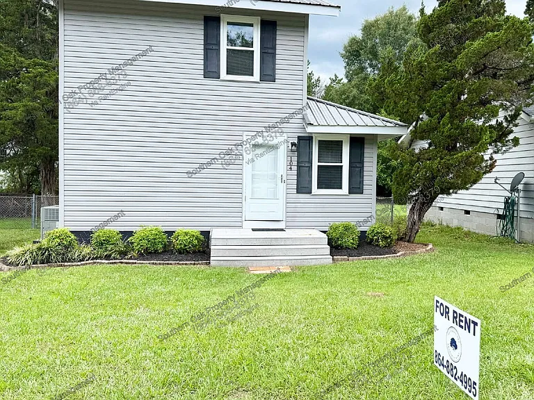104 Caron Ln — Photo 1