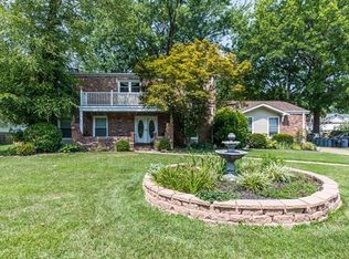 101 Falmouth Dr, Ballwin, MO