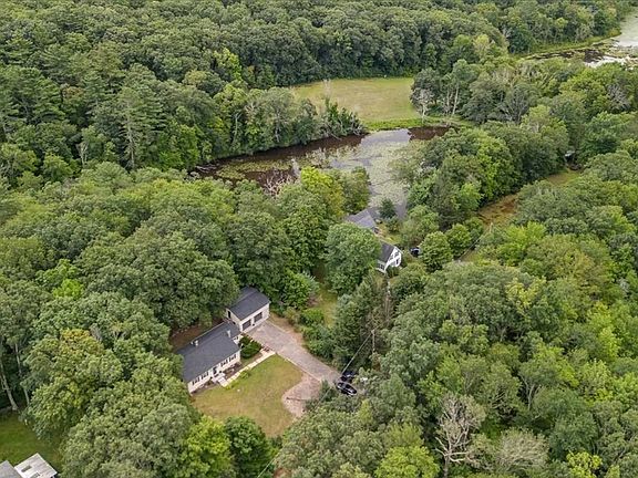 3rd image of 822 Hardwick Rd