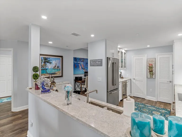 5250 E Harbor Village Dr #102 — Photo 6