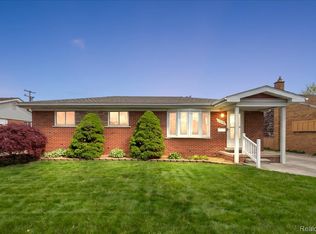 2704 Dunlop St, Trenton, MI 48183