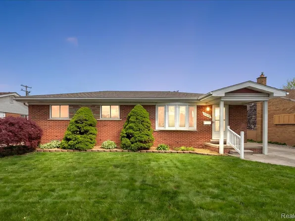 2704 Dunlop St, Trenton, MI 48183
