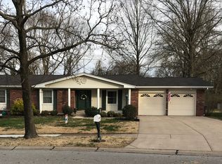 900 Bitterfield Dr, Ballwin, MO