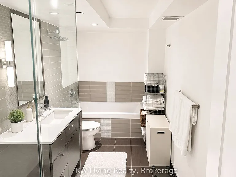 55 Front St E #307 — Photo 9