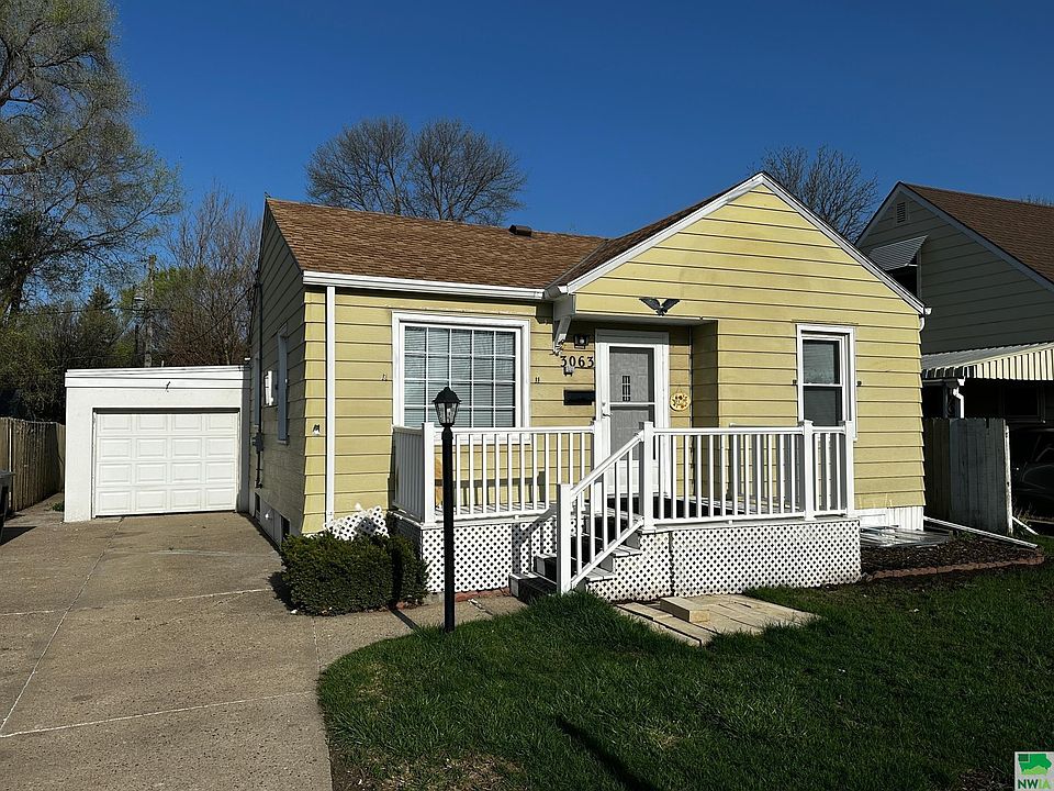 1st image of 3063 Rebecca St