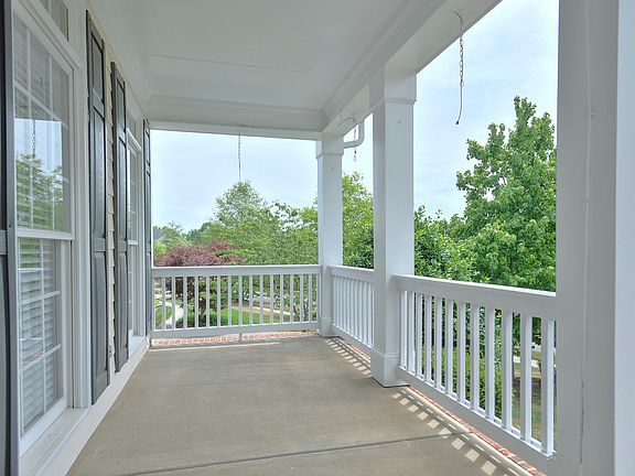 3rd image of 533 N Oak Dr