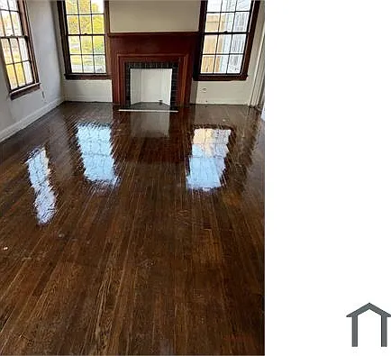 1835 Rivercrest St — Photo 2