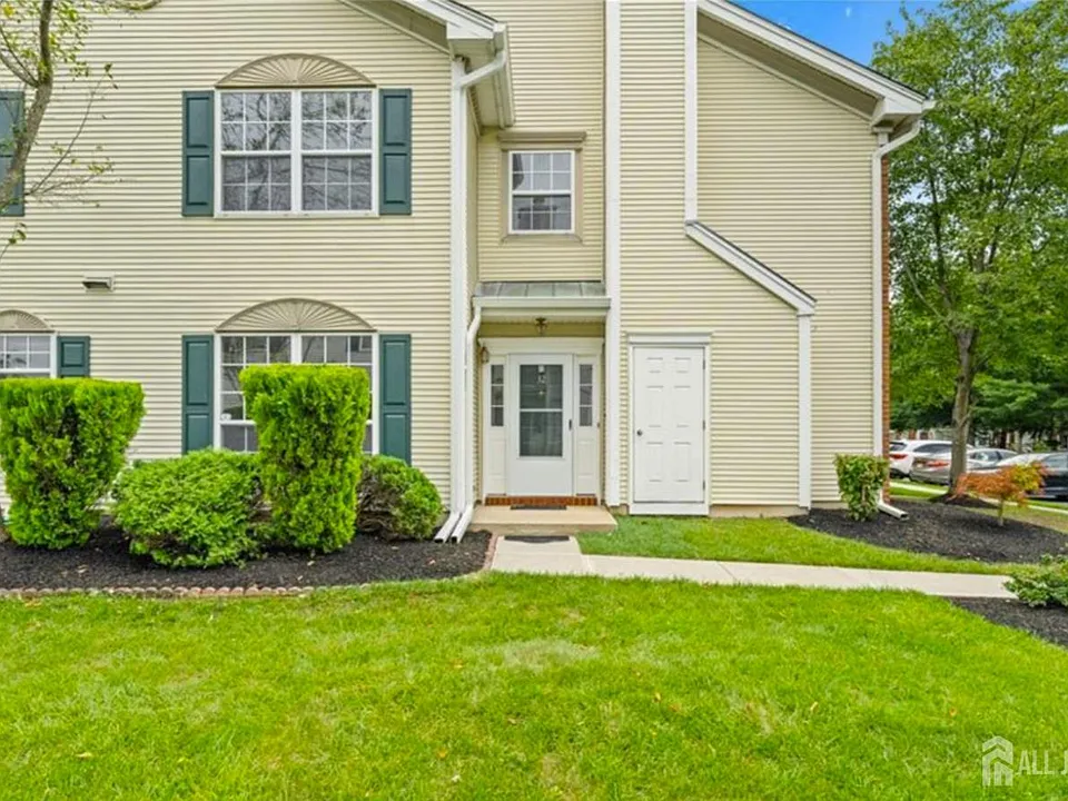 32 Cabot Way
