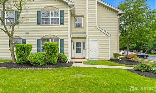32 Cabot Way Photo 1