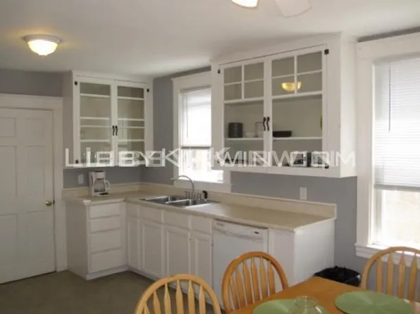 21 Slocum St, Newport, RI 02840